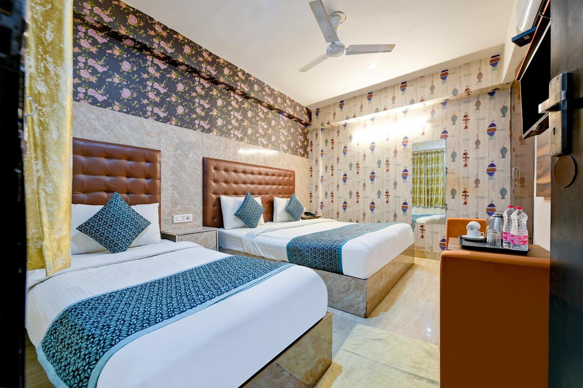 Hotel Skywood At Airport Yeni Delhi Dış mekan fotoğraf