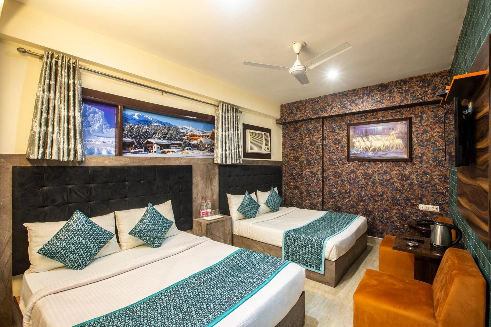 Hotel Skywood At Airport Yeni Delhi Dış mekan fotoğraf