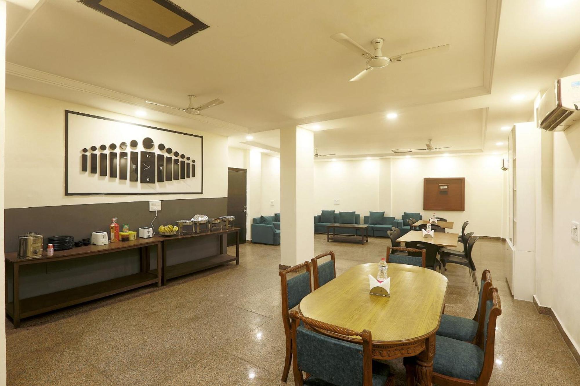 Hotel Skywood At Airport Yeni Delhi Dış mekan fotoğraf