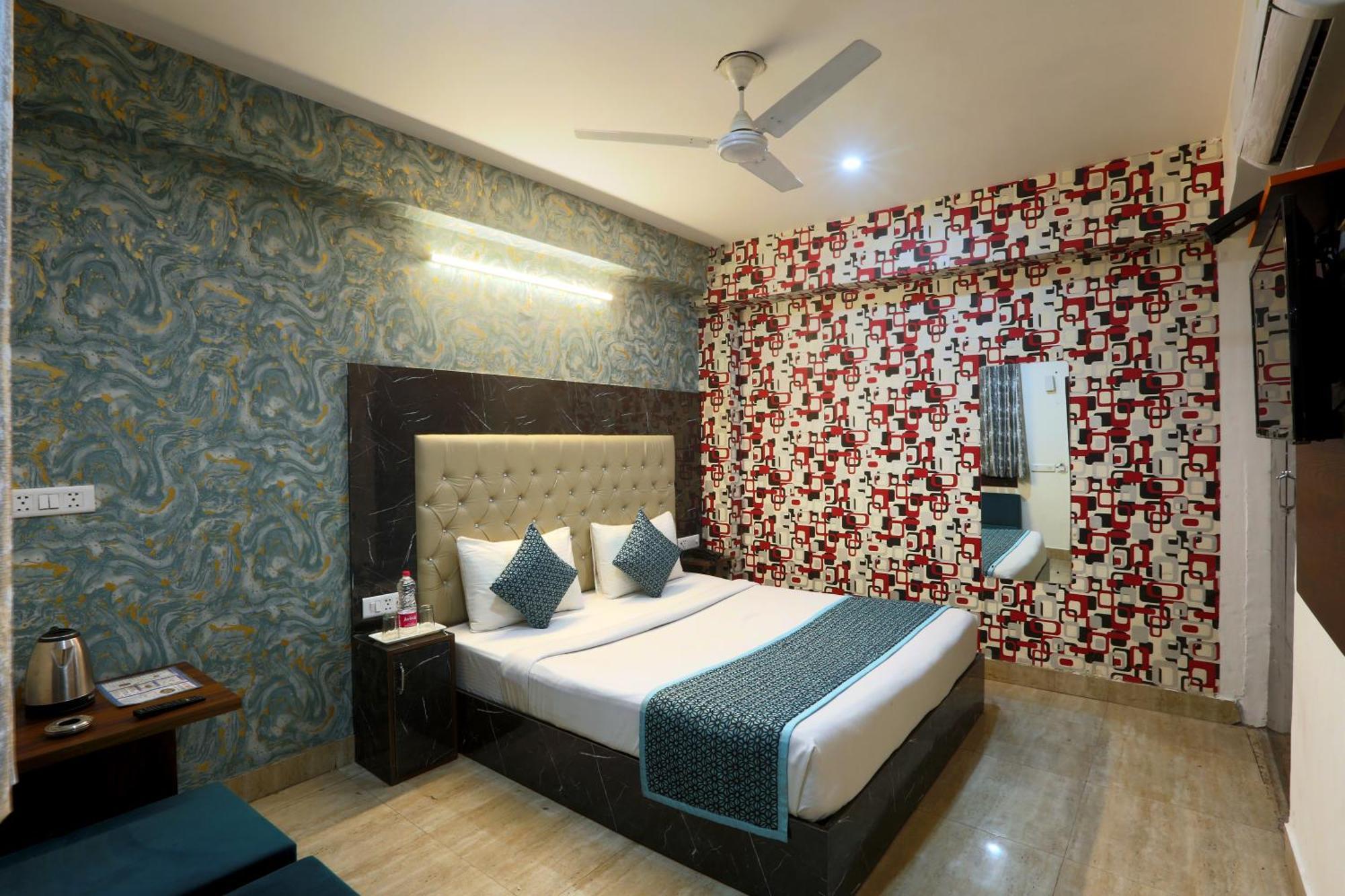 Hotel Skywood At Airport Yeni Delhi Dış mekan fotoğraf