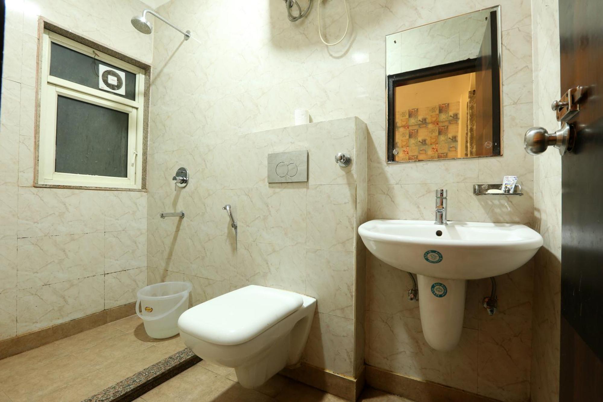 Hotel Skywood At Airport Yeni Delhi Dış mekan fotoğraf