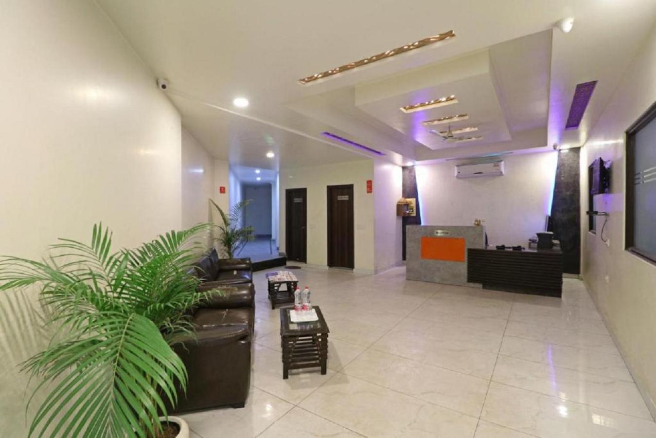 Hotel Skywood At Airport Yeni Delhi Dış mekan fotoğraf