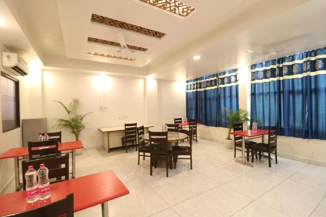 Hotel Skywood At Airport Yeni Delhi Dış mekan fotoğraf